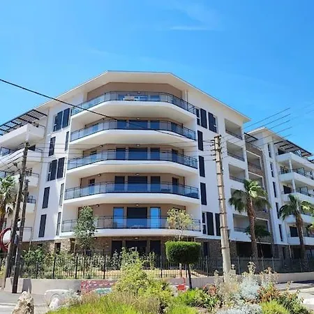 A 150m De La Plage Et Classe 3 Etoiles * Fréjus